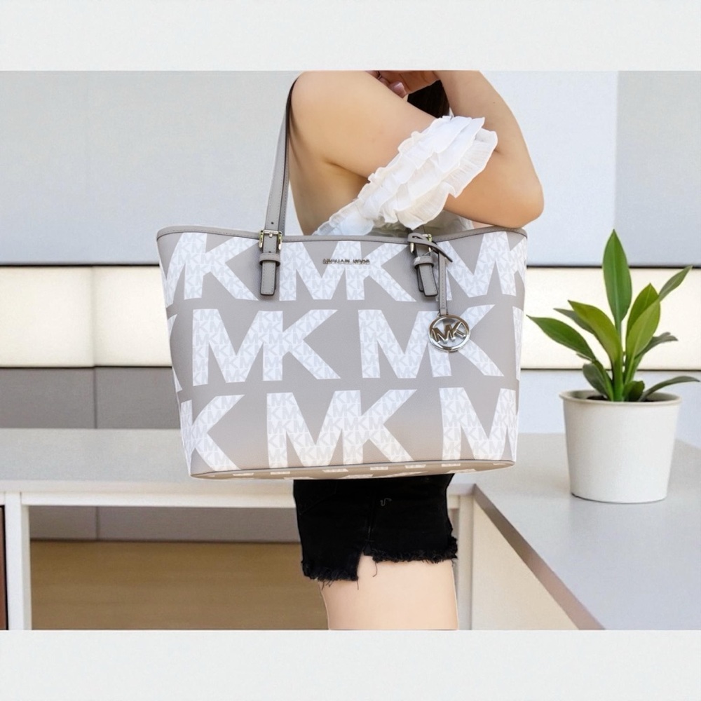 Michael Kors Gray and White Signature Jet set Tote Bag silver hardware - Picture 4 of 7